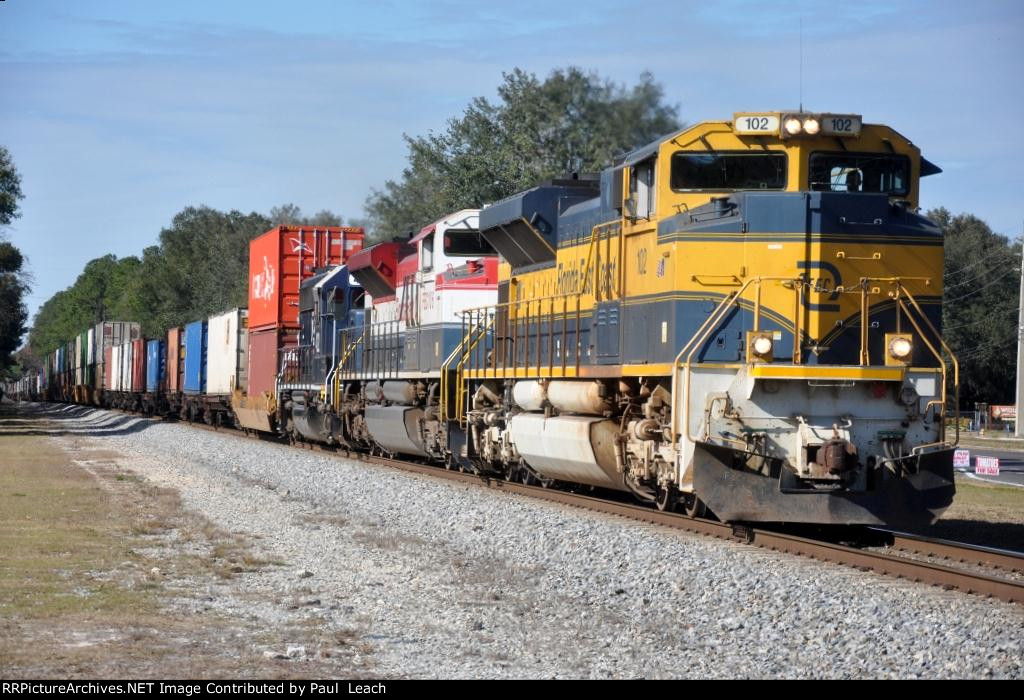 Long intermodal (101) rolls outhbound